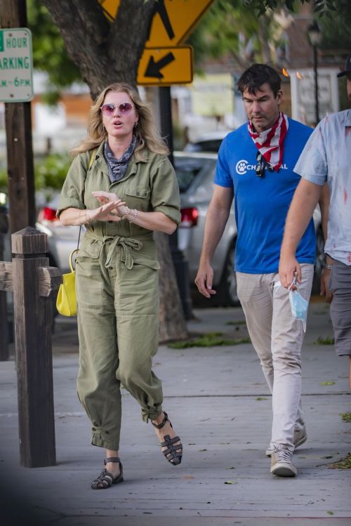 Rebecca Romijn Out and About in Calabasas 2020/06/08 2