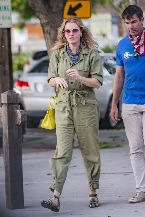 Rebecca Romijn Out and About in Calabasas 2020/06/08 4