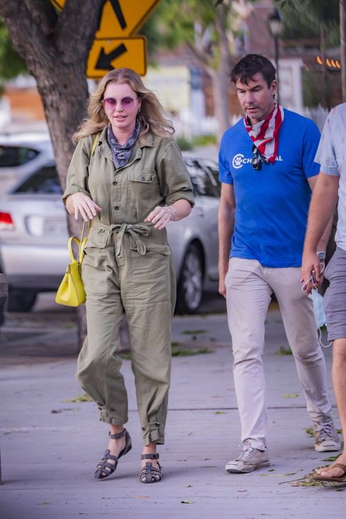 Rebecca Romijn Out and About in Calabasas 2020/06/08 5