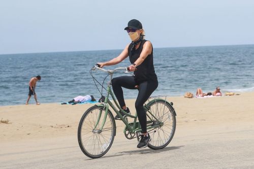 Reese Witherspoon Out Riding a Bike in Malibu 2020/05/31 2