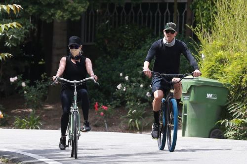 Reese Witherspoon Out Riding a Bike in Malibu 2020/06/12