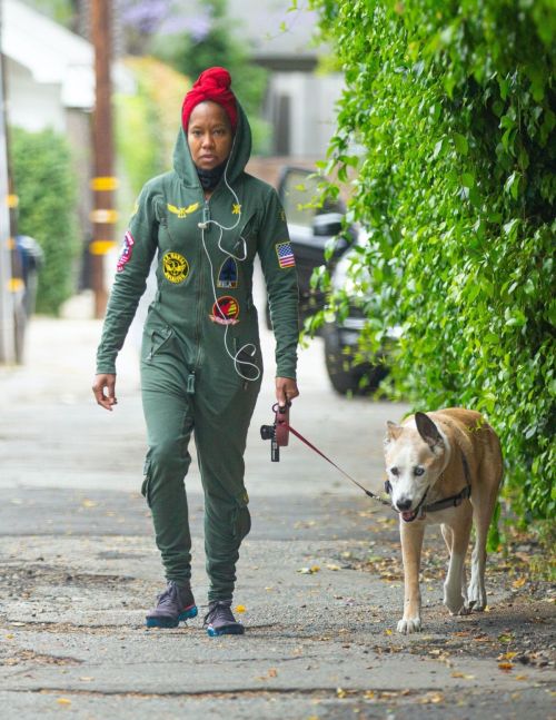 Regina King Out with Her Dog in Los Angeles 2020/06/05 7