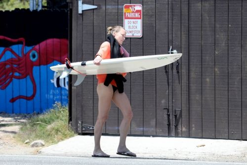 Robin Wright Surfing at a Beach in Malibu 2020/06/12 1
