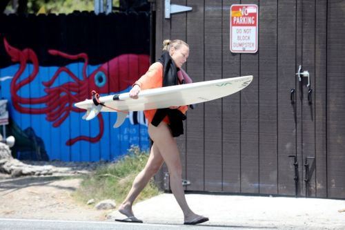 Robin Wright Surfing at a Beach in Malibu 2020/06/12 3