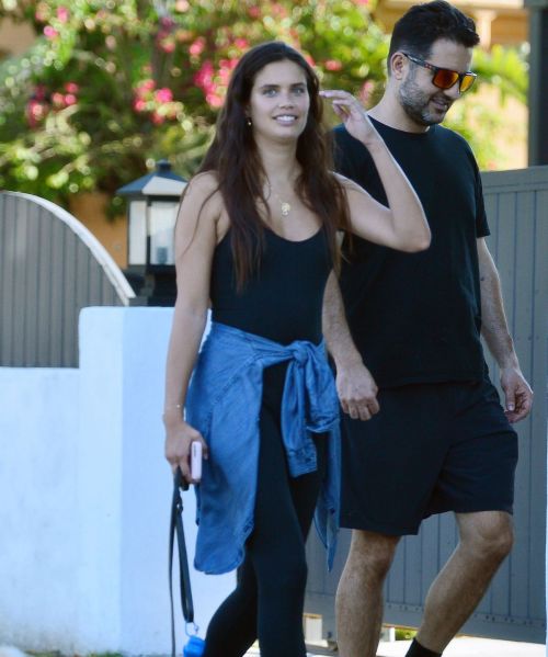 Sara Sampaio Out with Her Dog Kyta in Los Angeles 2020/06/07 5