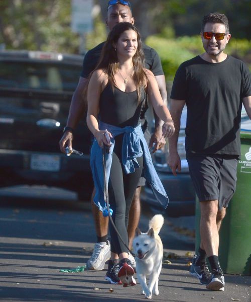Sara Sampaio Out with Her Dog Kyta in Los Angeles 2020/06/07 8