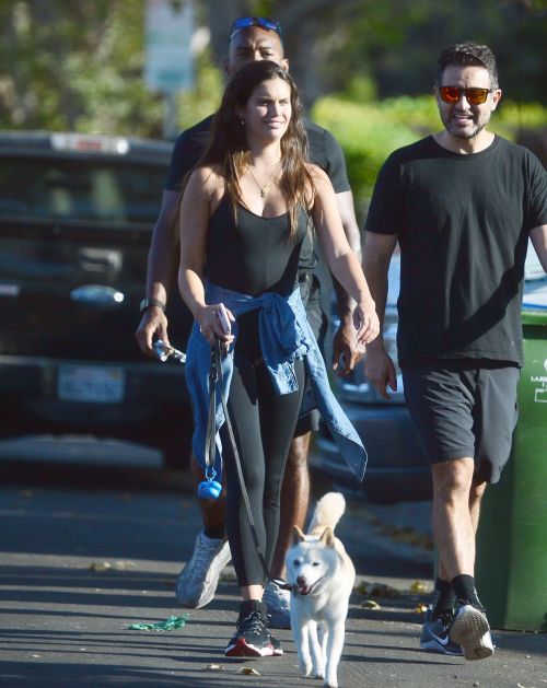 Sara Sampaio Out with Her Dog Kyta in Los Angeles 2020/06/07 9