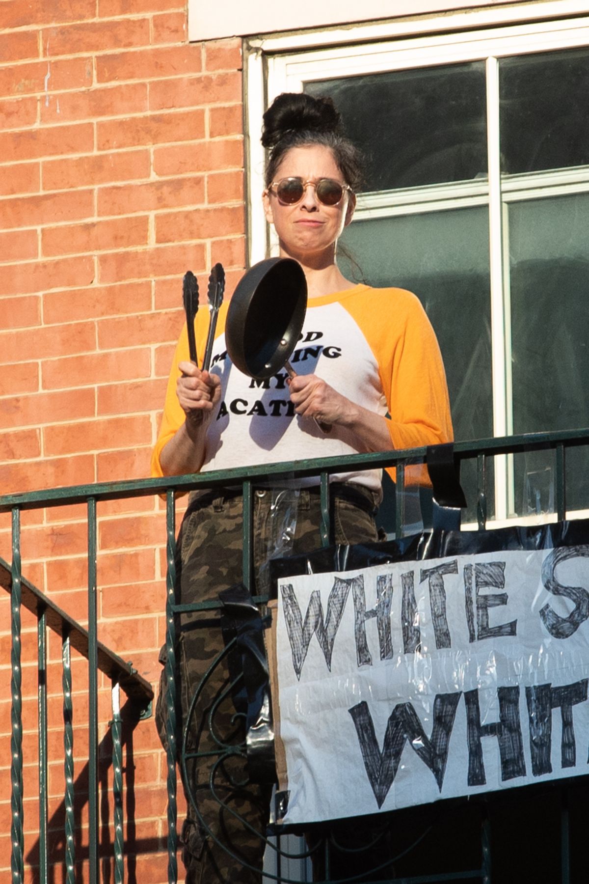 Sarah Silverman Claps for Health Care Works in New York 2020/06/09