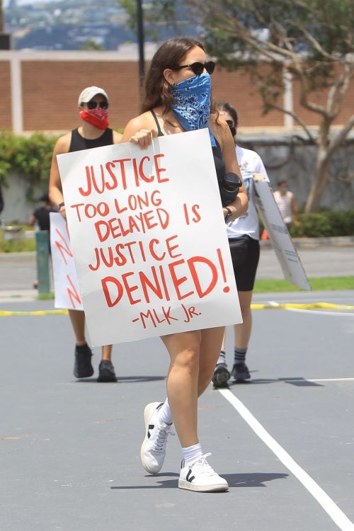 Sarah Sutherland at a Black Lives Matter Protest in West Hollywood 2020/06/06 1