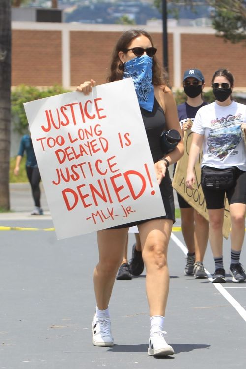 Sarah Sutherland at a Black Lives Matter Protest in West Hollywood 2020/06/06 4