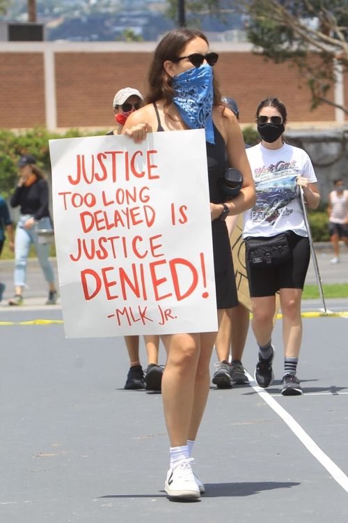 Sarah Sutherland at a Black Lives Matter Protest in West Hollywood 2020/06/06 5