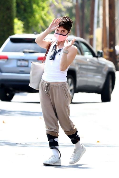 Selma Blair Out and About in Los Angeles 2020/06/19 9