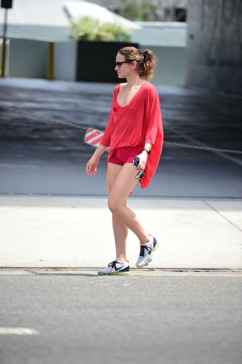 Shantel VanSanten Out and About in Los Angeles 2020/06/12