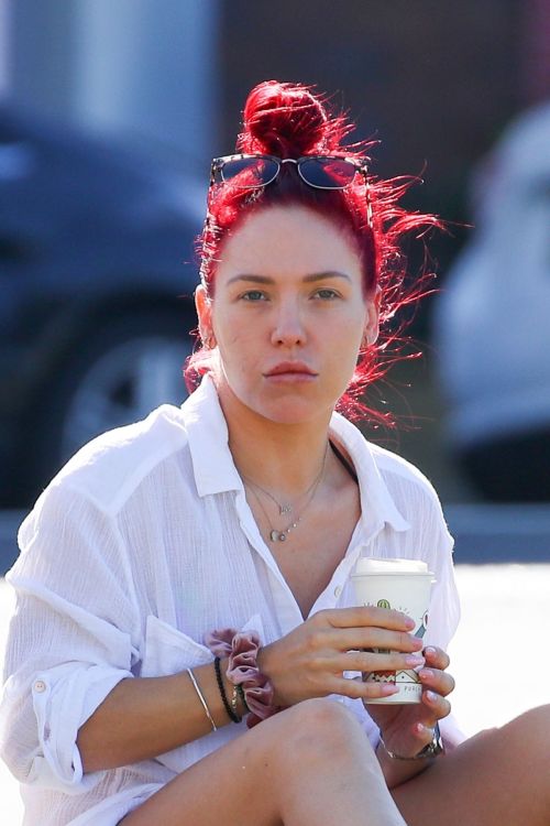Sharna Burgess Relaxing at Bondi Beach 2020/05/29 4