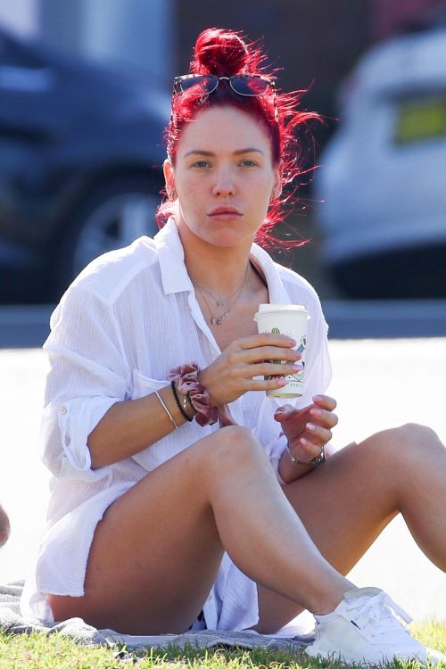 Sharna Burgess Relaxing at Bondi Beach 2020/05/29 7