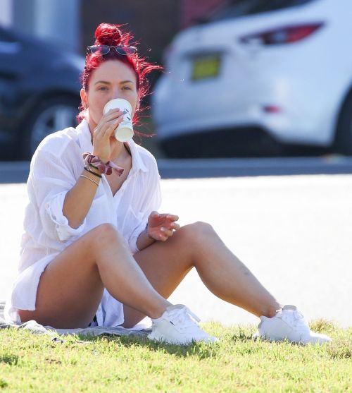 Sharna Burgess Relaxing at Bondi Beach 2020/05/29 8