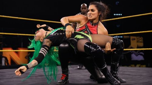 Shotzi Blackheart vs. Raquel Gonzalez - WWE NXT 2020/05/27 3