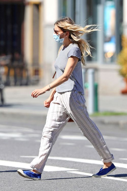 Sienna Miller Out and About in New York 2020/06/12 2