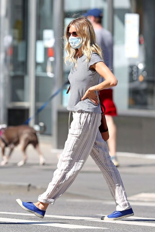 Sienna Miller Out and About in New York 2020/06/12 11