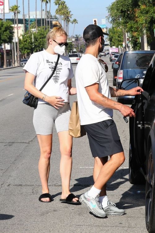 Sophie Turner and Joe Jonas Out in Los Angeles 2020/06/21 13