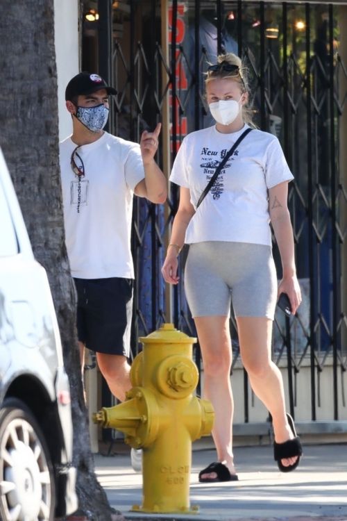 Sophie Turner and Joe Jonas Out in Los Angeles 2020/06/21 14