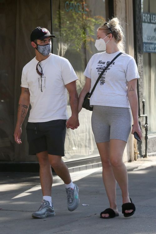 Sophie Turner and Joe Jonas Out in Los Angeles 2020/06/21 3