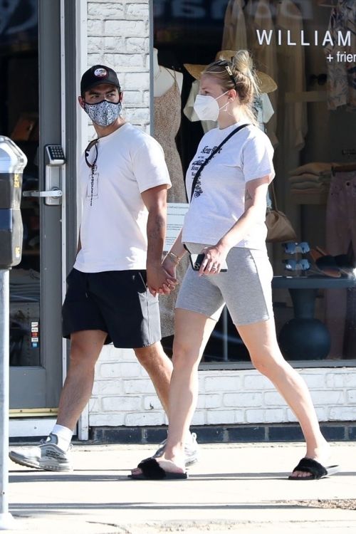 Sophie Turner and Joe Jonas Out in Los Angeles 2020/06/21 6
