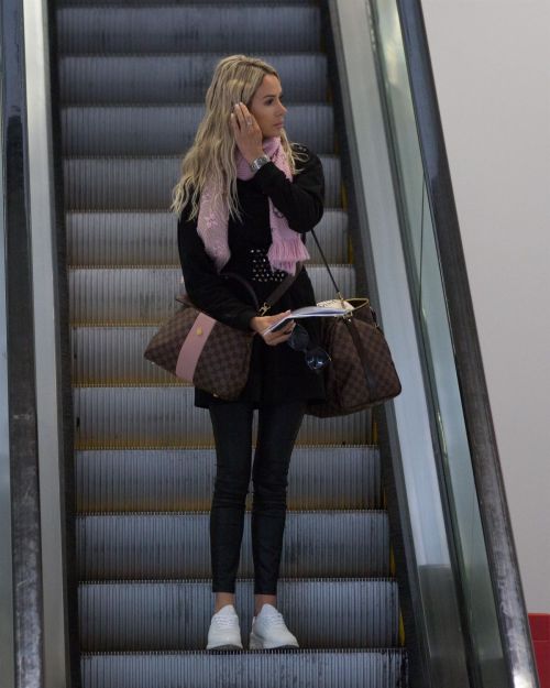 Stacey Hampton Out with Luggage in Melbourne 2020/05/31 1