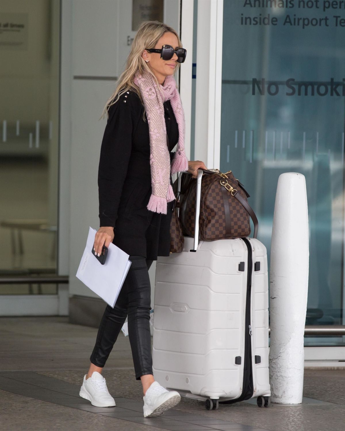 Stacey Hampton Out with Luggage in Melbourne 2020/05/31