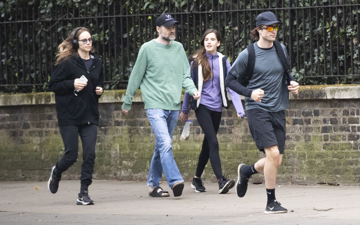 Suki Waterhouse Out Jogging in London 2020/06/11