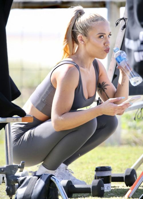 Tammy Hembrow Filming Her Fitness App at Mermaid Beach at Gold Coast 2020/06/04 7