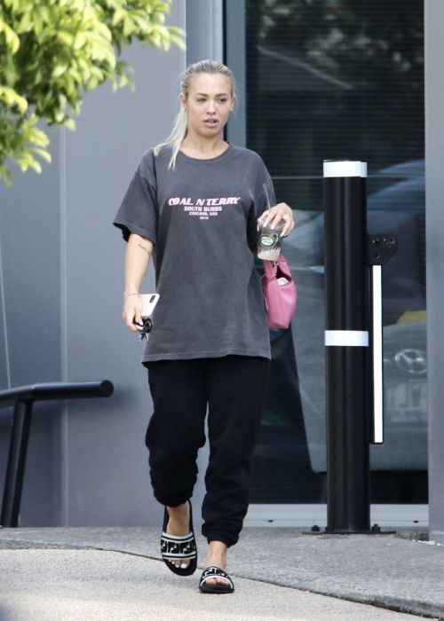 Tammy Hembrow Leaves Her Podcast at Gold Coast 2020/06/16 2