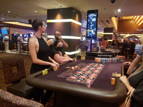 Tao Wickrath Playing Roulette at Golden Nugget Hotel in Las Vegas 2020/06/03 1