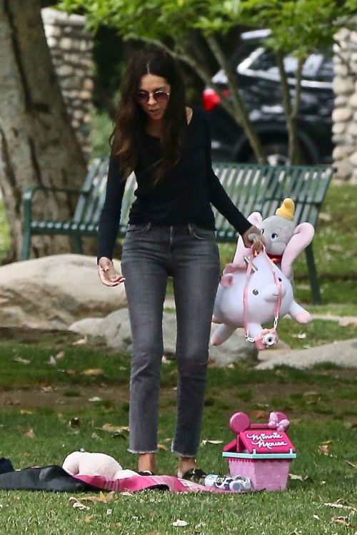Terri Seymour Out at a Park in Beverly Hills 2020/06/05 2