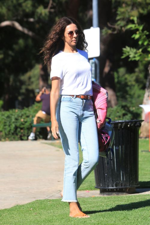 Terri Seymour Out at a Park in Beverly Hills 2020/06/19