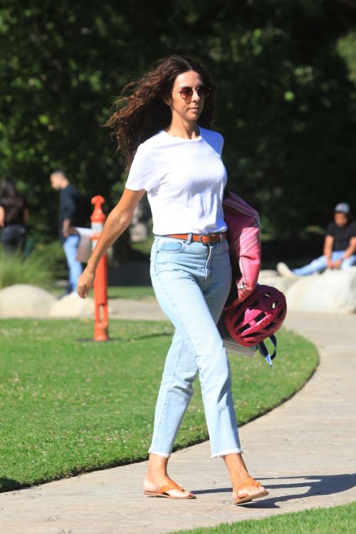 Terri Seymour Out at a Park in Beverly Hills 2020/06/19 2