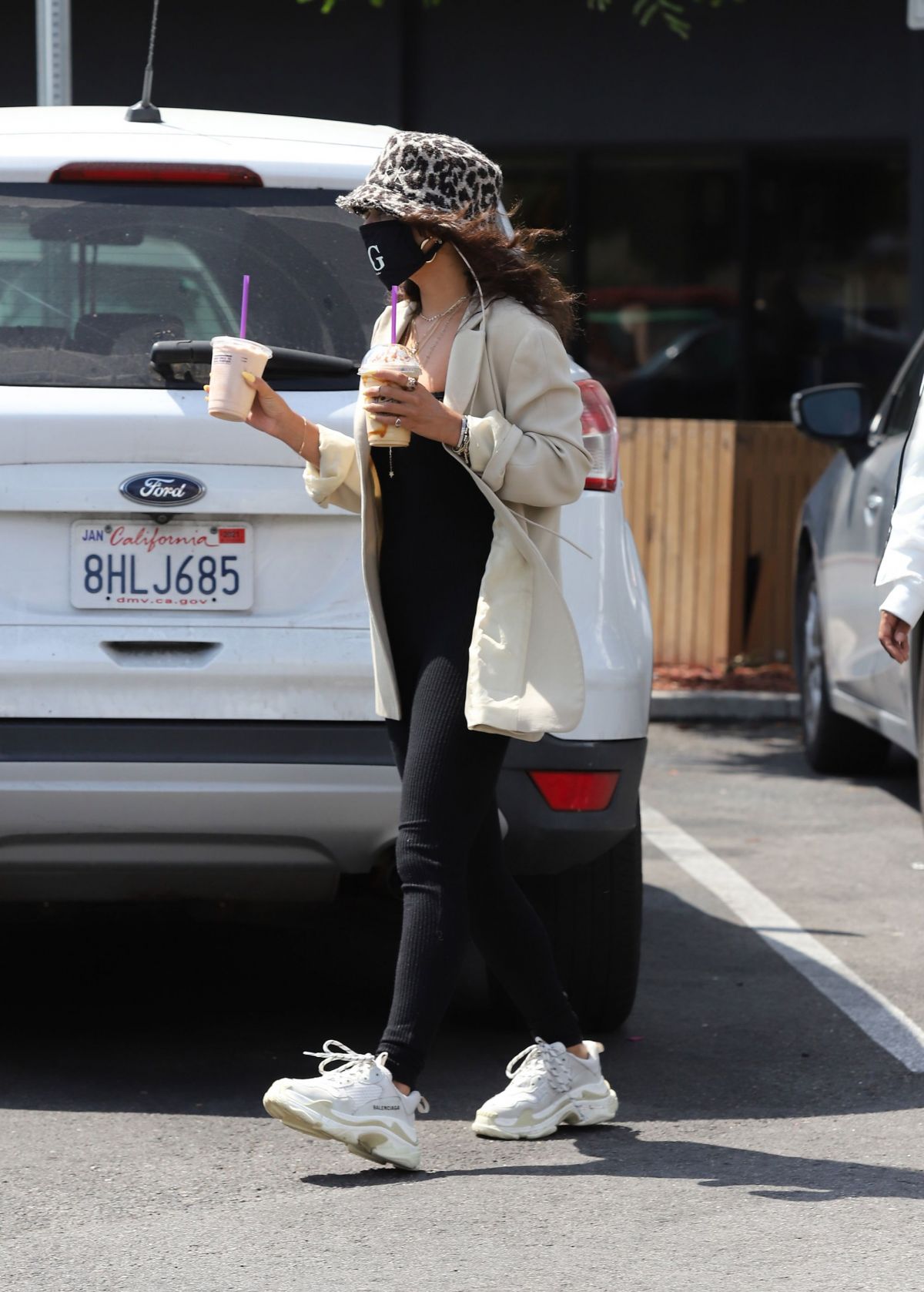 Vanessa Hudgens Out for Coffee in Los Angeles 2020/06/06