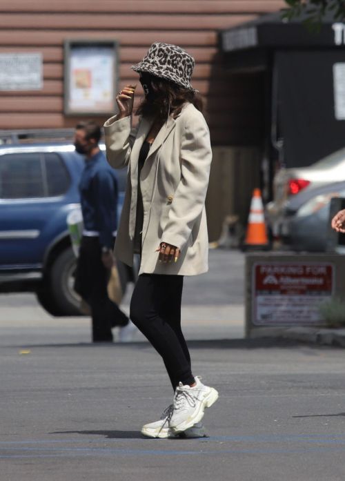 Vanessa Hudgens Out for Coffee in Los Angeles 2020/06/06 2