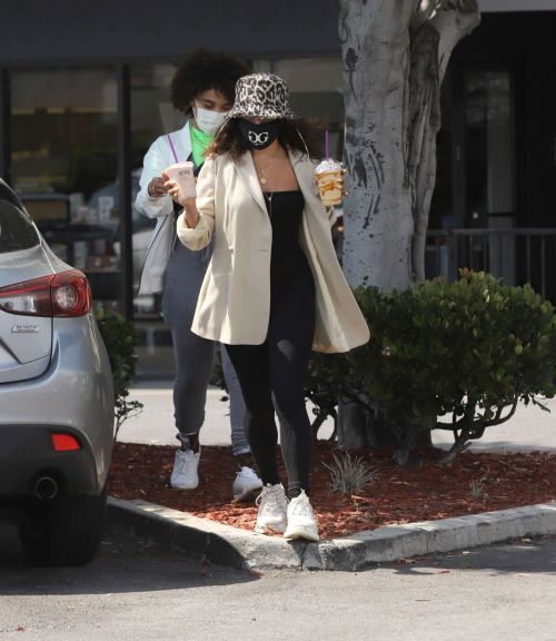 Vanessa Hudgens Out for Coffee in Los Angeles 2020/06/06 6