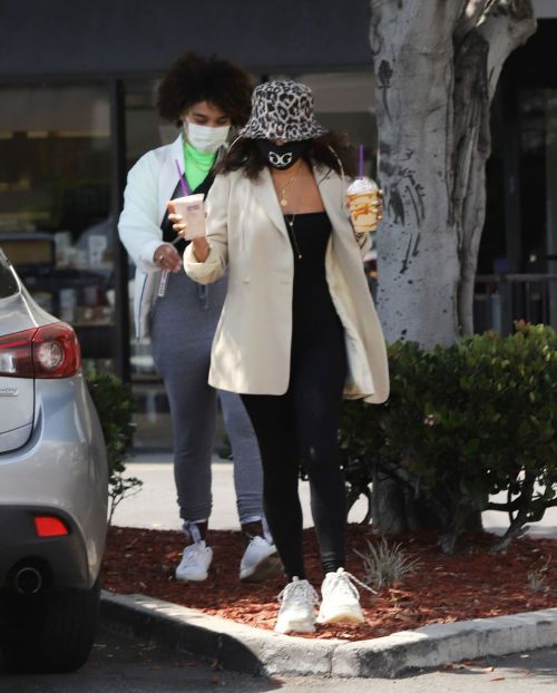 Vanessa Hudgens Out for Coffee in Los Angeles 2020/06/06 7