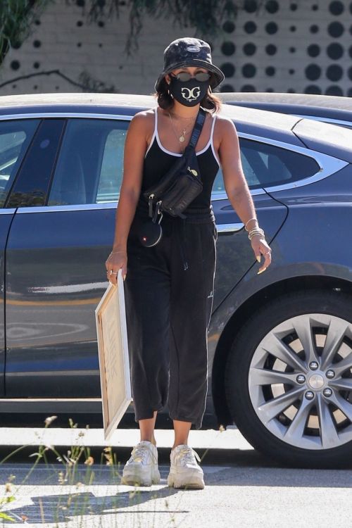 Vanessa Hudgens Out Protesting in Los Angeles 2020/06/07 3