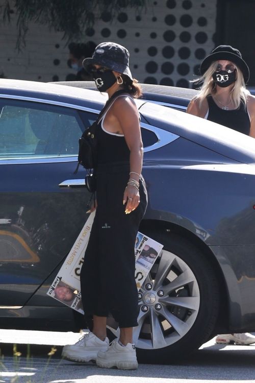 Vanessa Hudgens Out Protesting in Los Angeles 2020/06/07 7