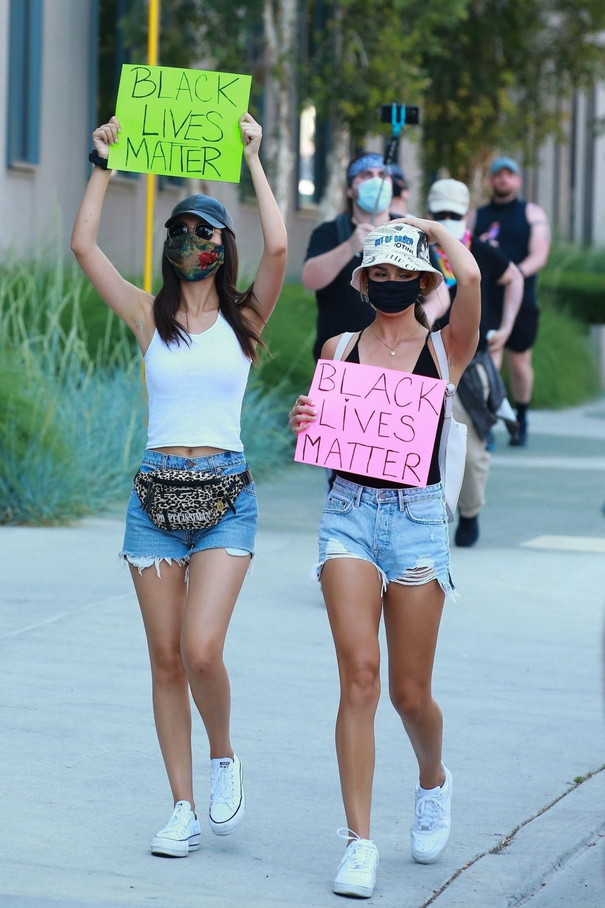 Victoria Justice and Madison Reed Join a Black Lives Matter Protest in Los Angeles 2020/06/03 1