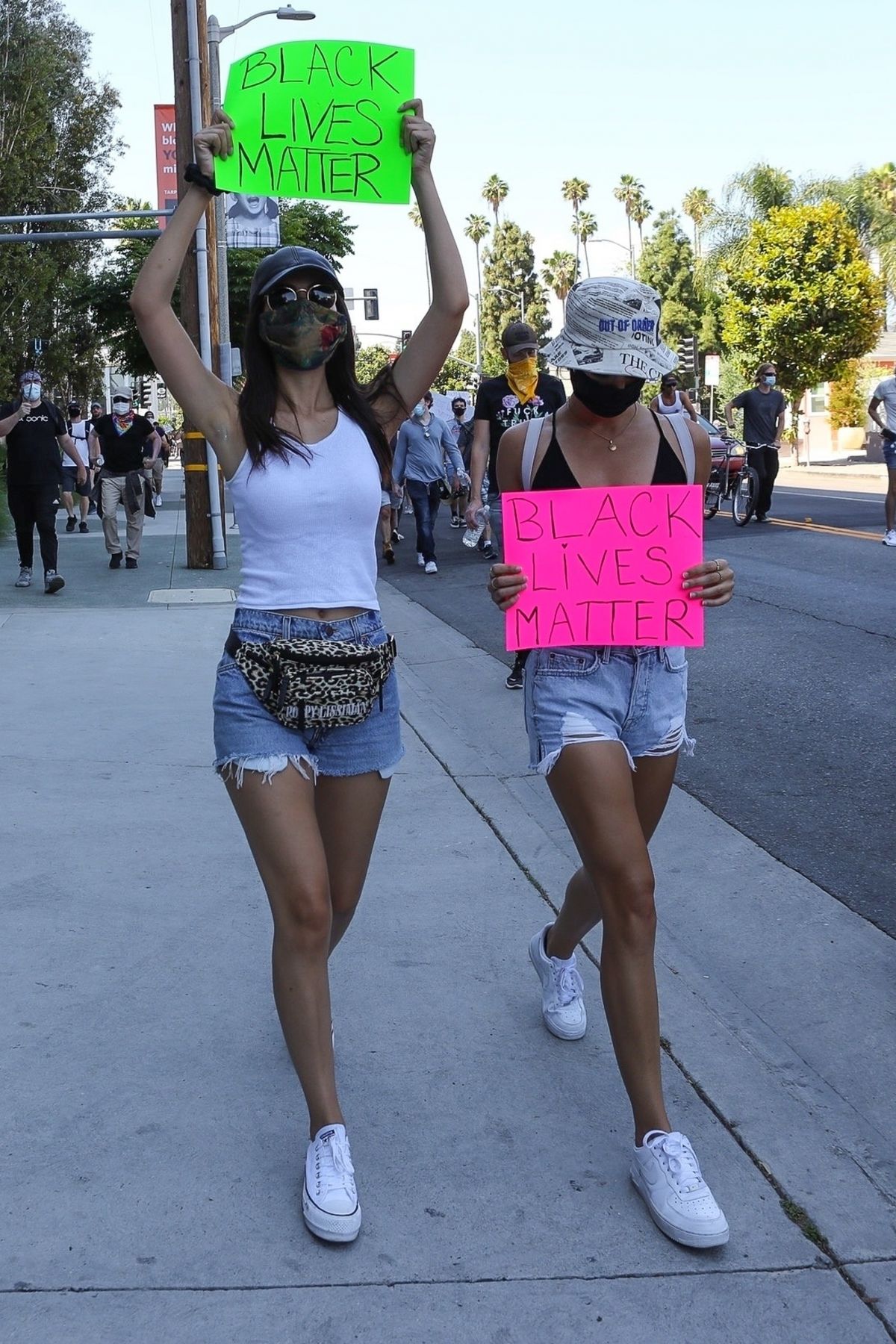 Victoria Justice and Madison Reed Join a Black Lives Matter Protest in Los Angeles 2020/06/03 3