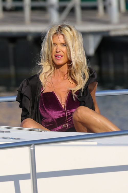 Victoria Silvstedt Out Shopping in Saint Tropez 2020/05/31 5