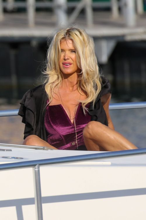 Victoria Silvstedt Out Shopping in Saint Tropez 2020/05/31 7