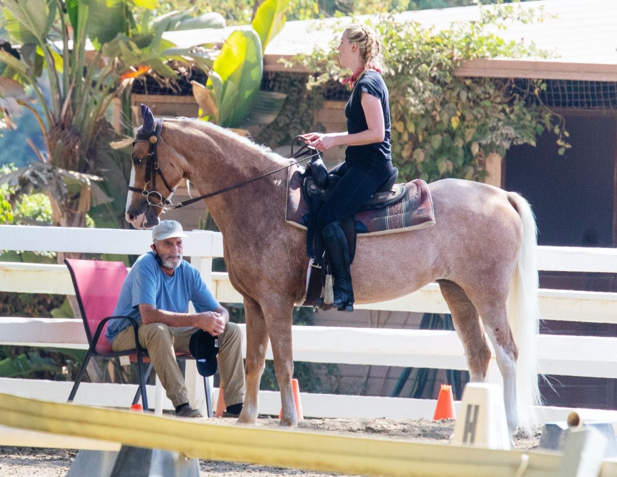 Amber Heard at Horseback Riding in Los Angeles 2020/09/23 1