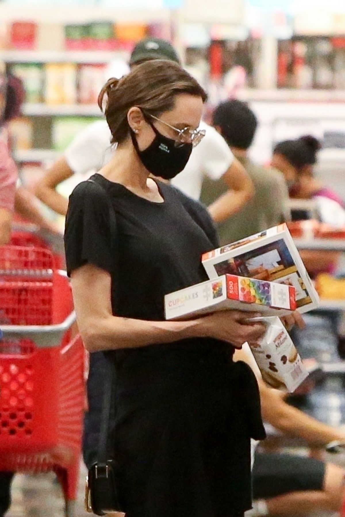Angelina Jolie Out Shopping in West Hollywood 2020/09/19