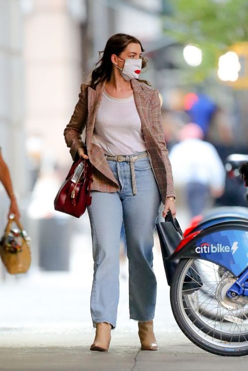 Anne Hathaway Leaves Hair Salon in New York 2020/09/19 1