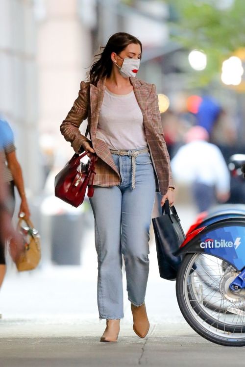 Anne Hathaway Leaves Hair Salon in New York 2020/09/19 2